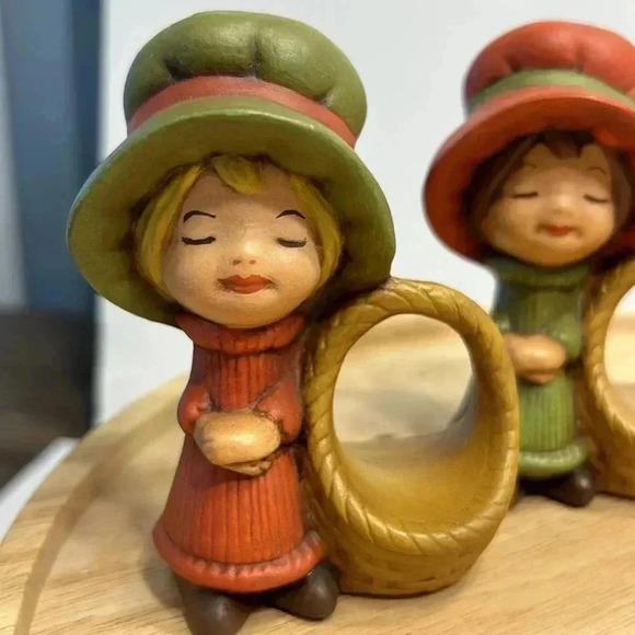 Vintage 70s Holly Hobbie napkin holders 4” tall hand painted girls with baskets - Picture 5 of 6